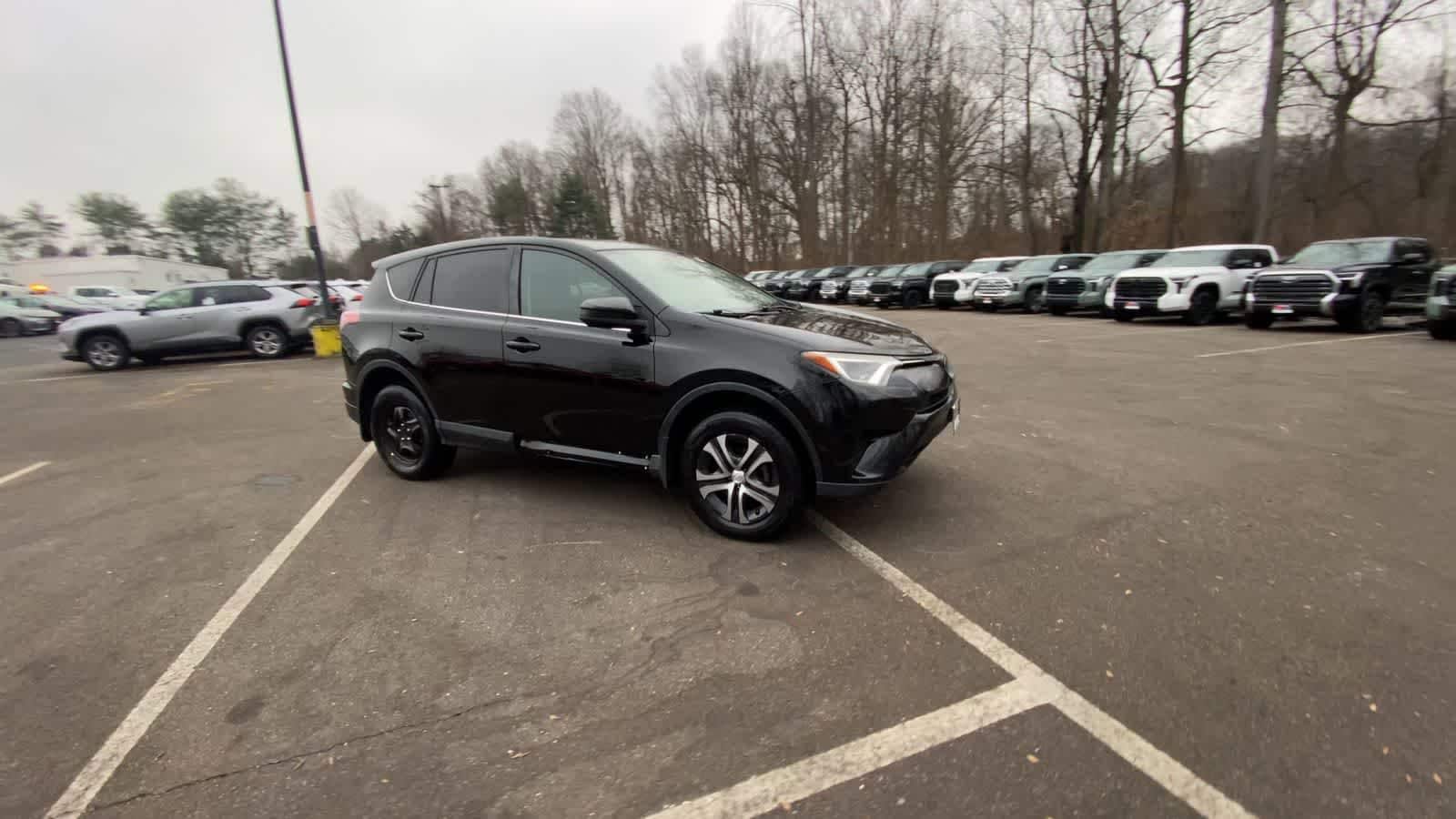 Thumbnail: 2018 Toyota RAV4 - 8