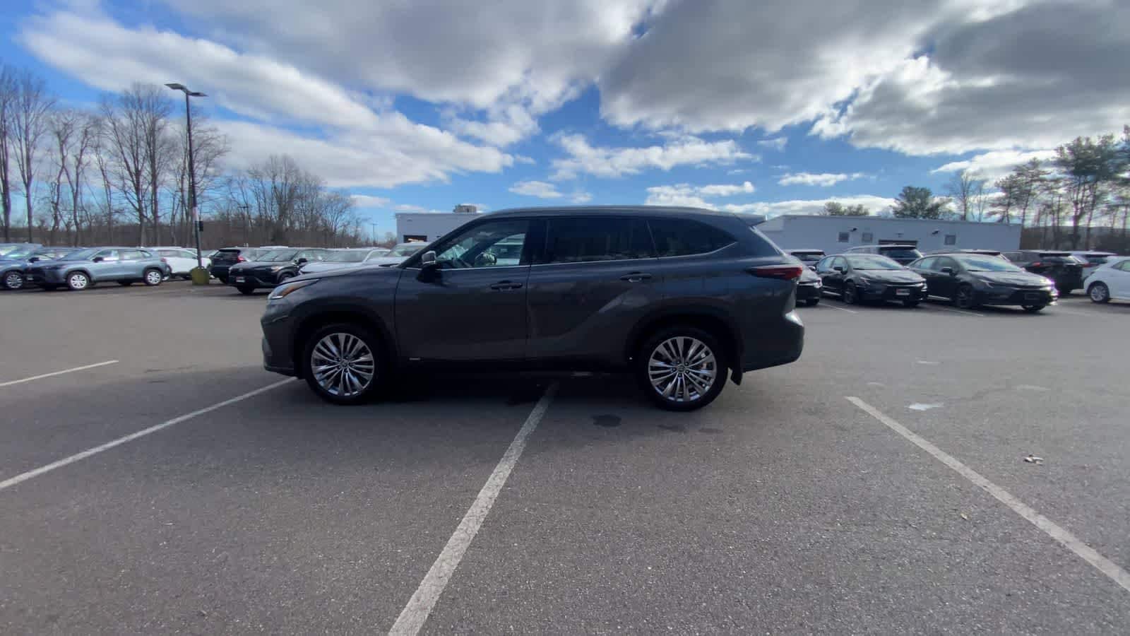 Thumbnail: 2025 Toyota Highlander - 10