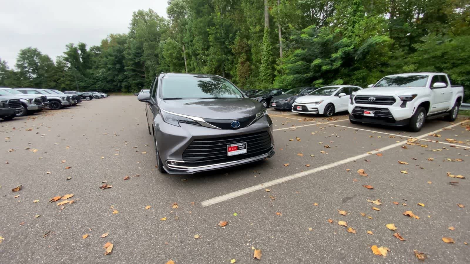 Thumbnail: 2024 Toyota Sienna - 4
