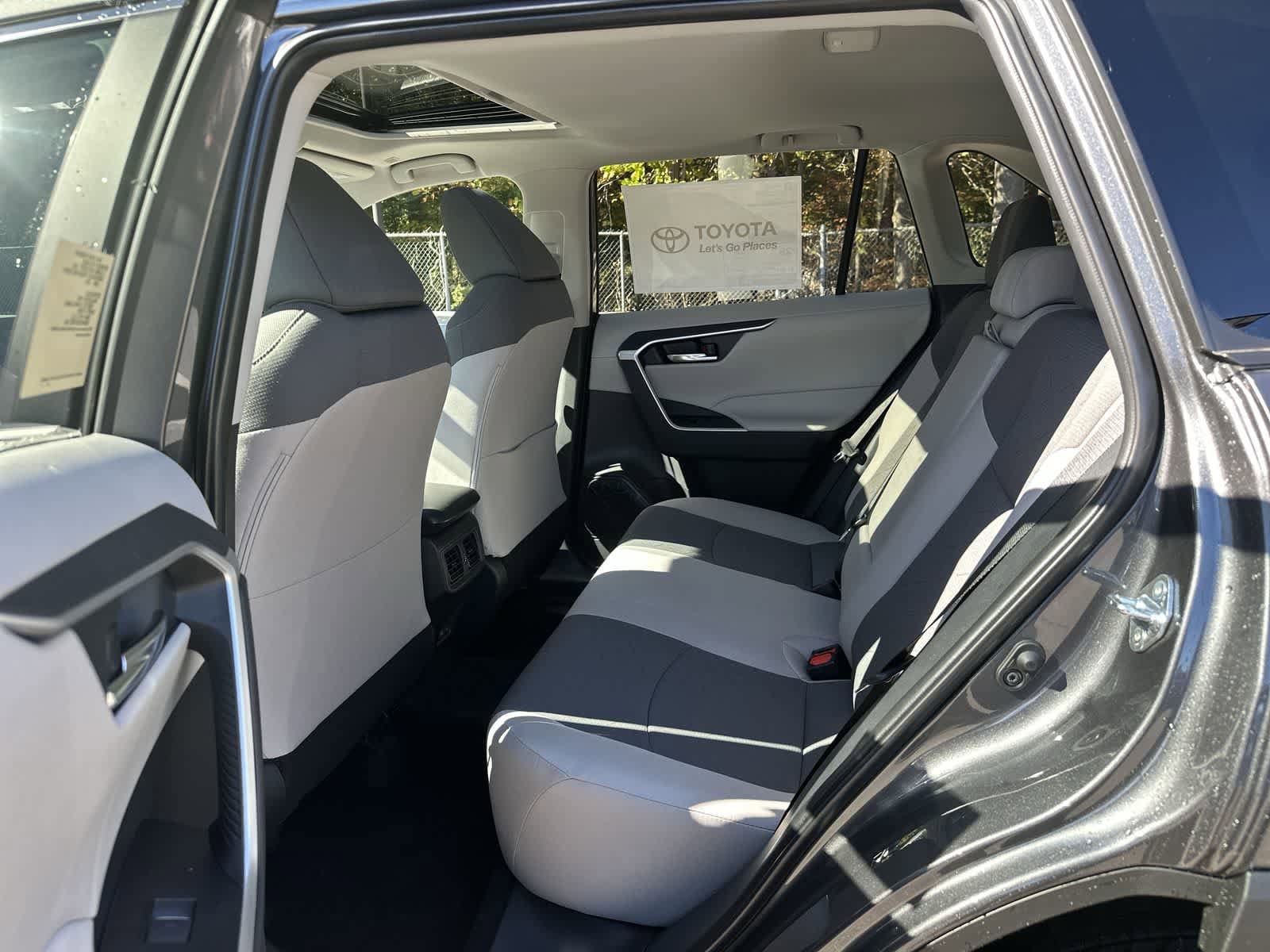 Thumbnail: 2025 Toyota RAV4 - 28