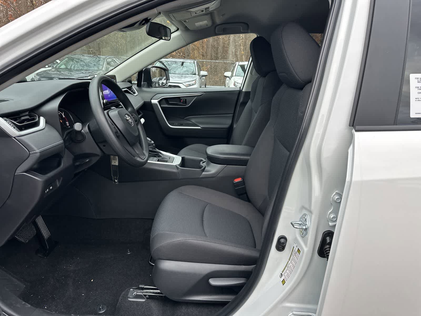 Thumbnail: 2025 Toyota RAV4 - 27