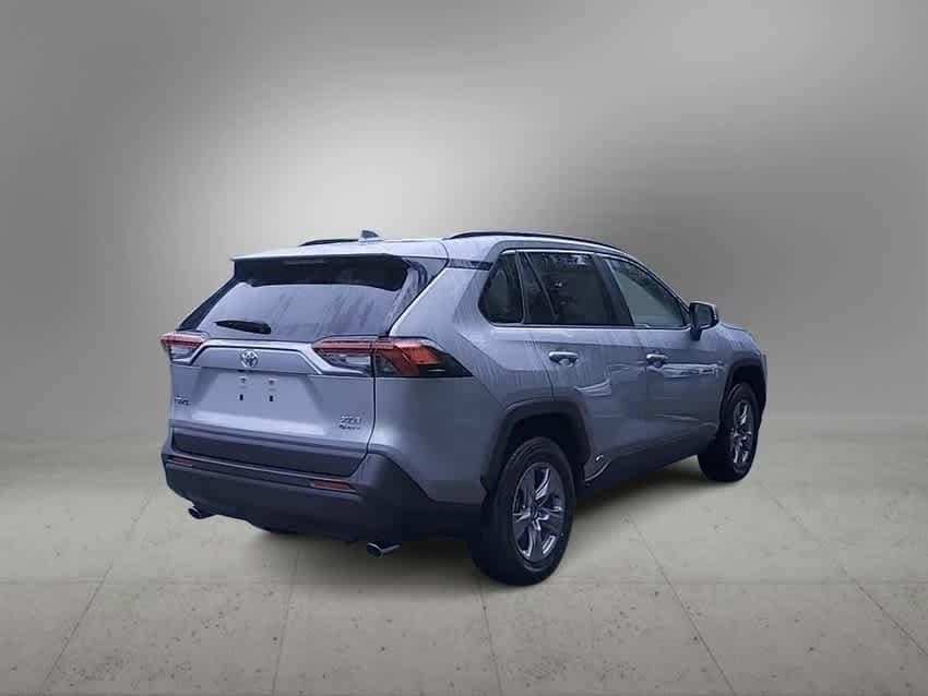 2025 Toyota RAV4 XLE 8