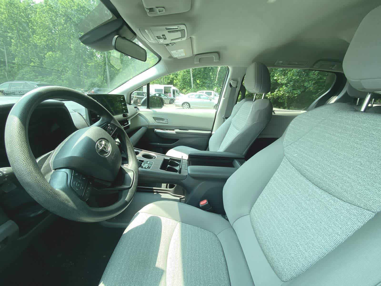 2023 Toyota Sienna LE 9