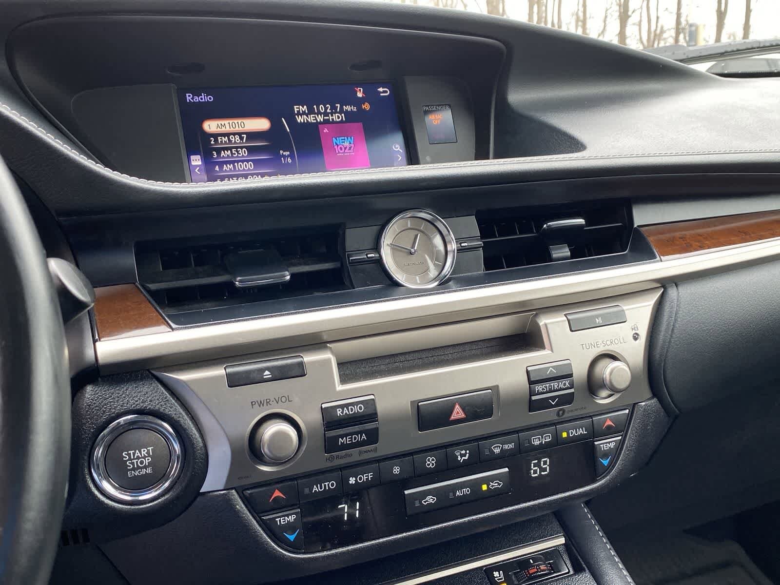 Thumbnail: 2018 Lexus ES - 30