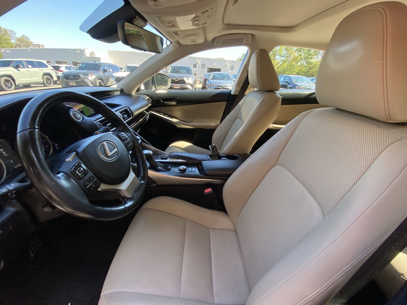 Thumbnail: 2020 Lexus IS - 17