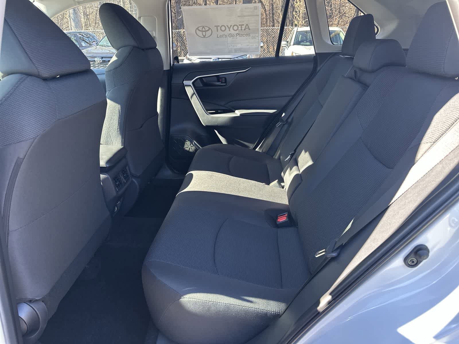 Thumbnail: 2025 Toyota RAV4 - 31