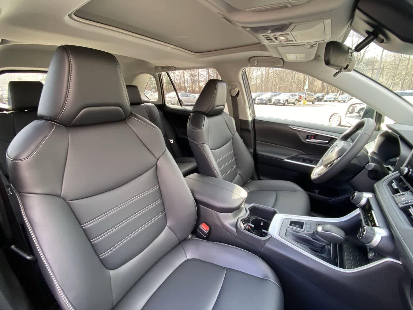 Thumbnail: 2025 Toyota RAV4 - 23