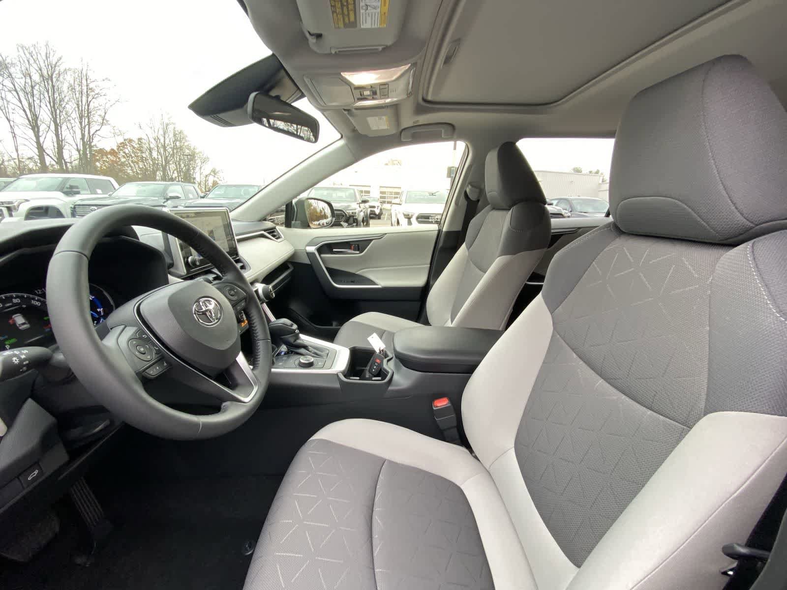 Thumbnail: 2025 Toyota RAV4 - 23