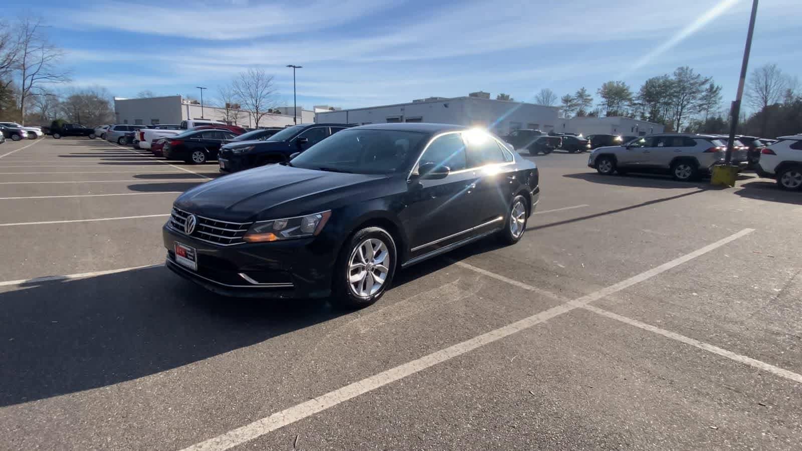 Thumbnail: 2016 Volkswagen Passat - 11