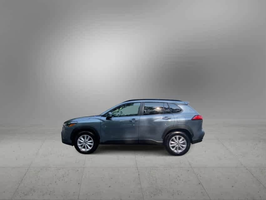 2024 Toyota Corolla Cross LE 5
