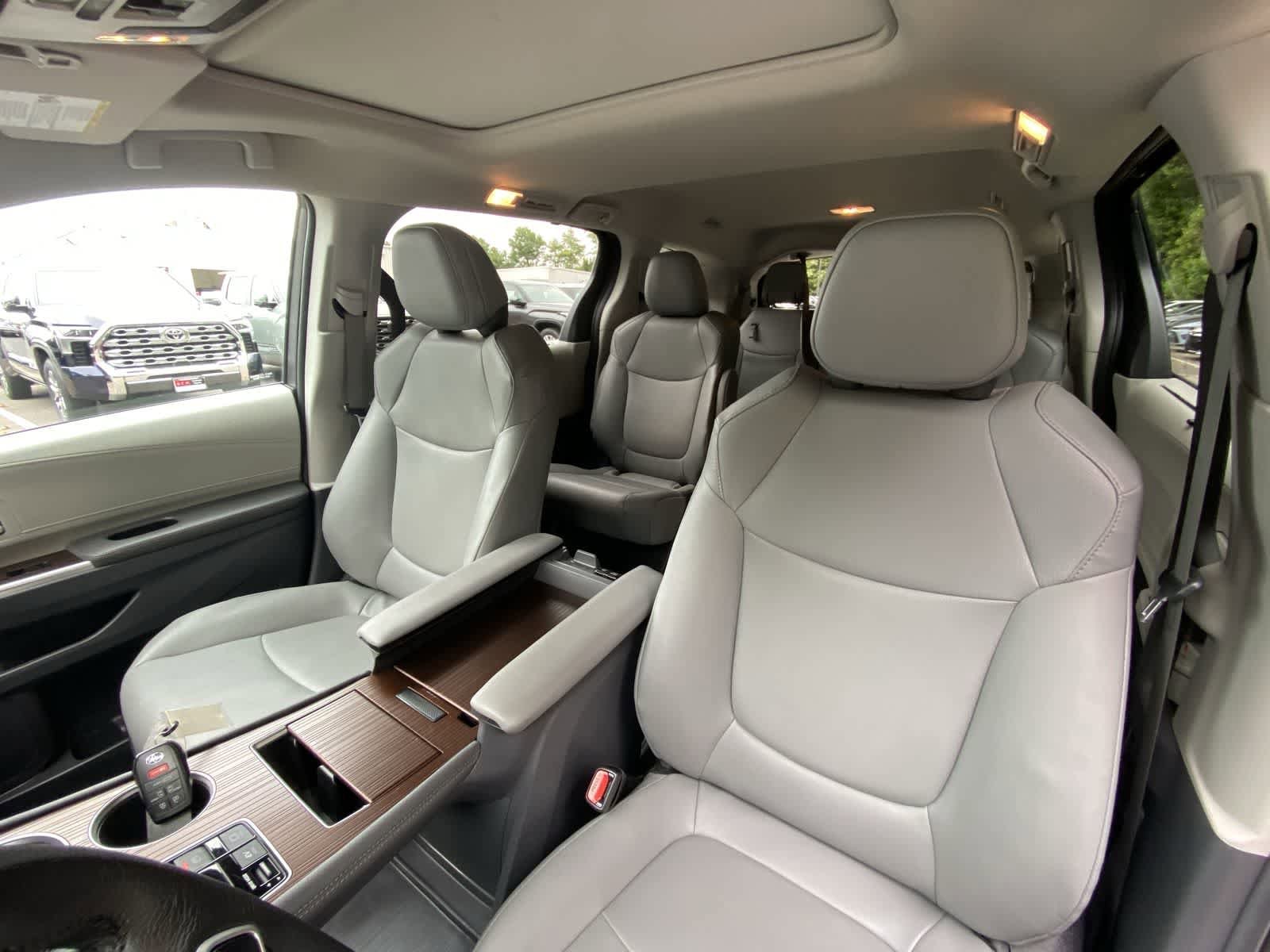 Thumbnail: 2024 Toyota Sienna - 18