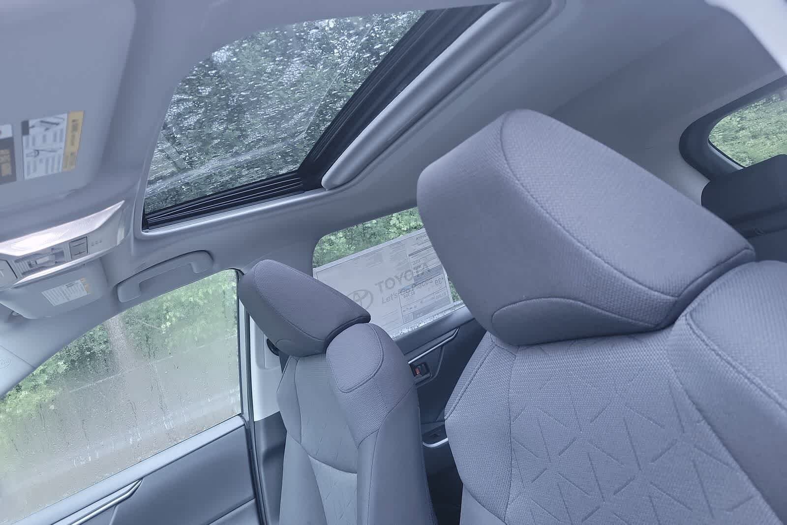 2025 Toyota RAV4 XLE 25