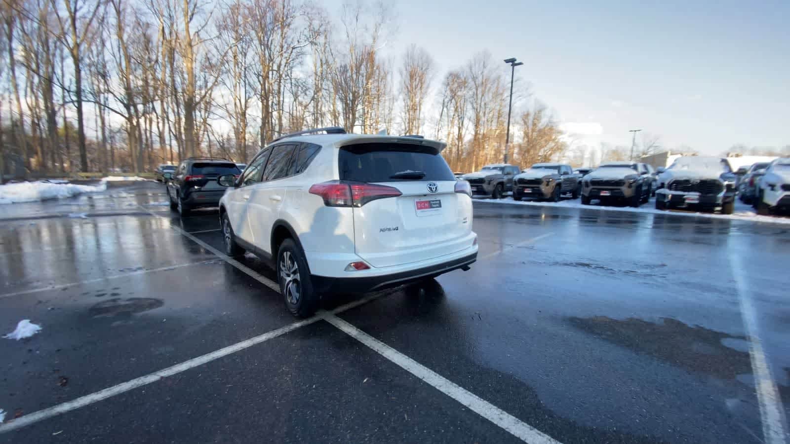 Thumbnail: 2018 Toyota RAV4 - 12