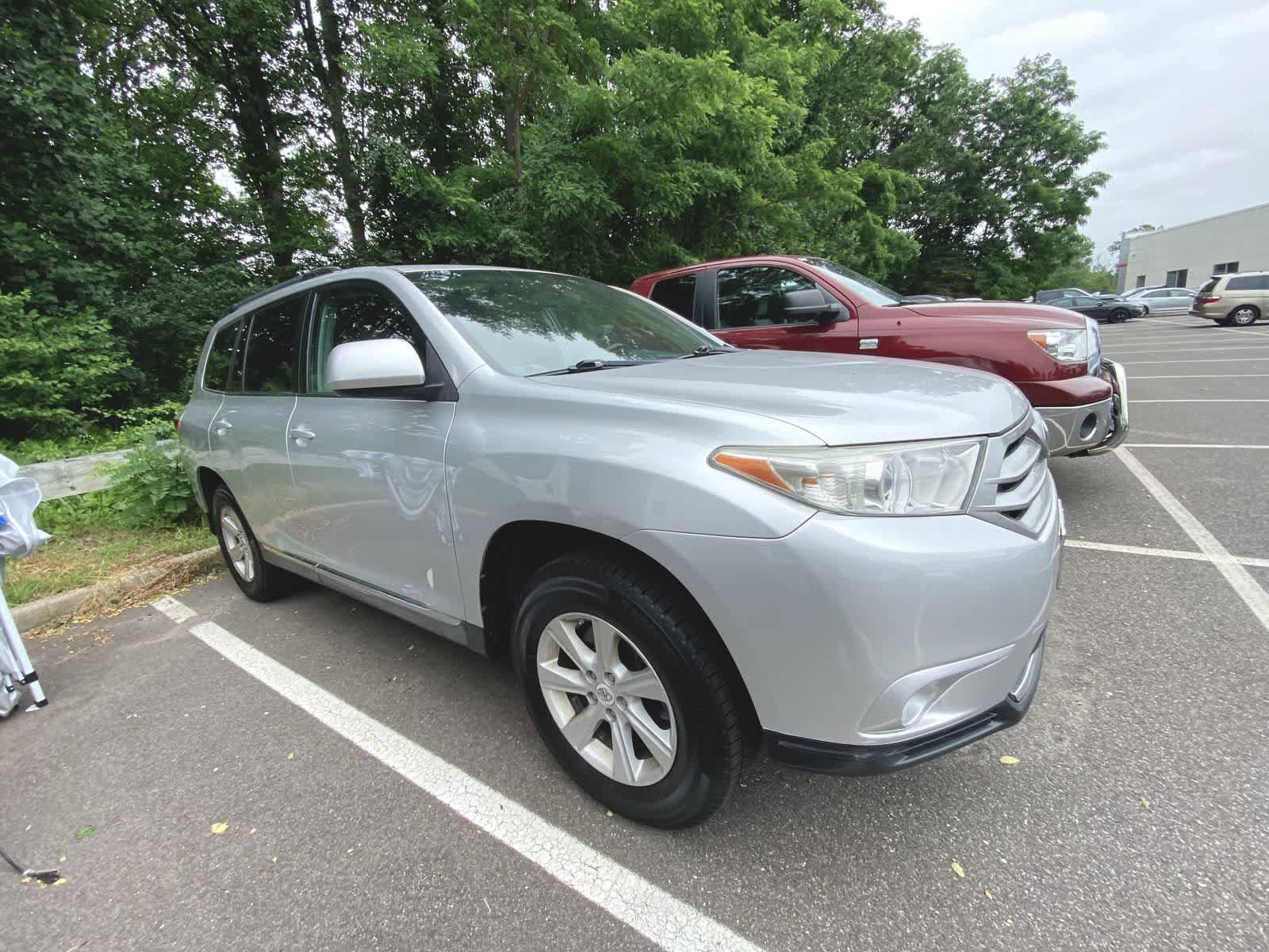 Thumbnail: 2013 Toyota Highlander - 3