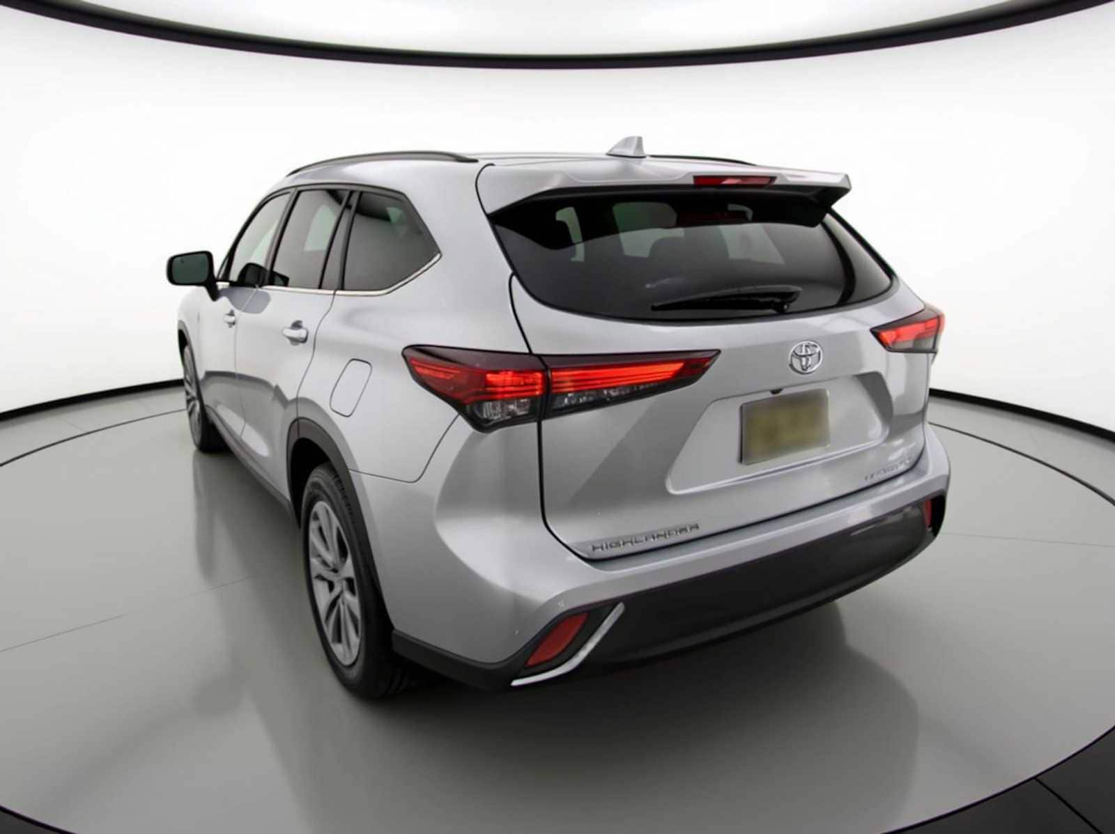 Thumbnail: 2022 Toyota Highlander - 6