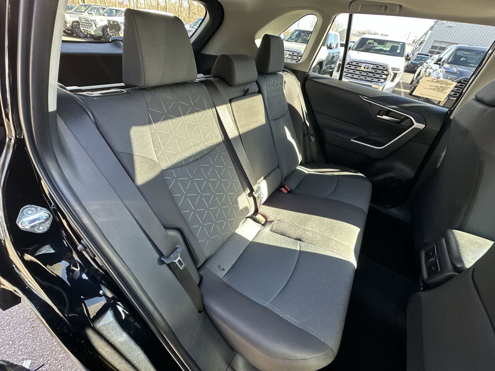 Thumbnail: 2025 Toyota RAV4 - 36