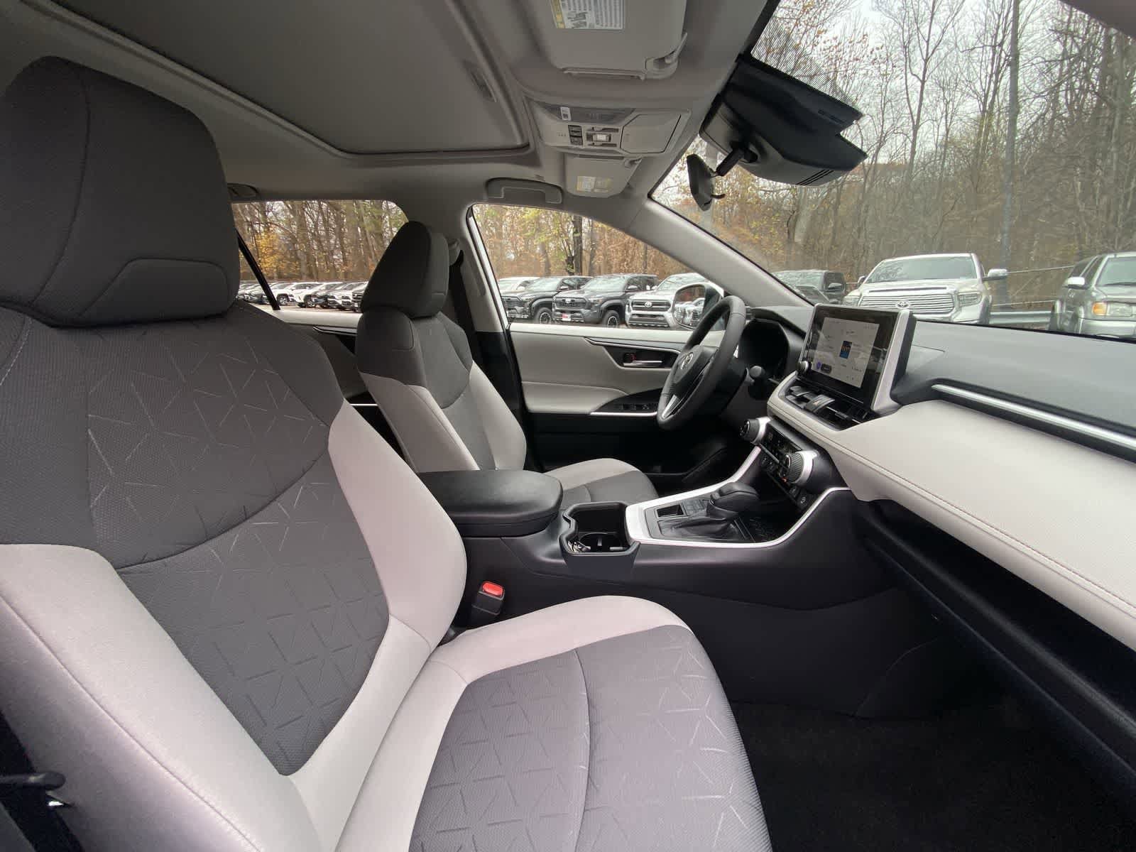 Thumbnail: 2025 Toyota RAV4 - 21