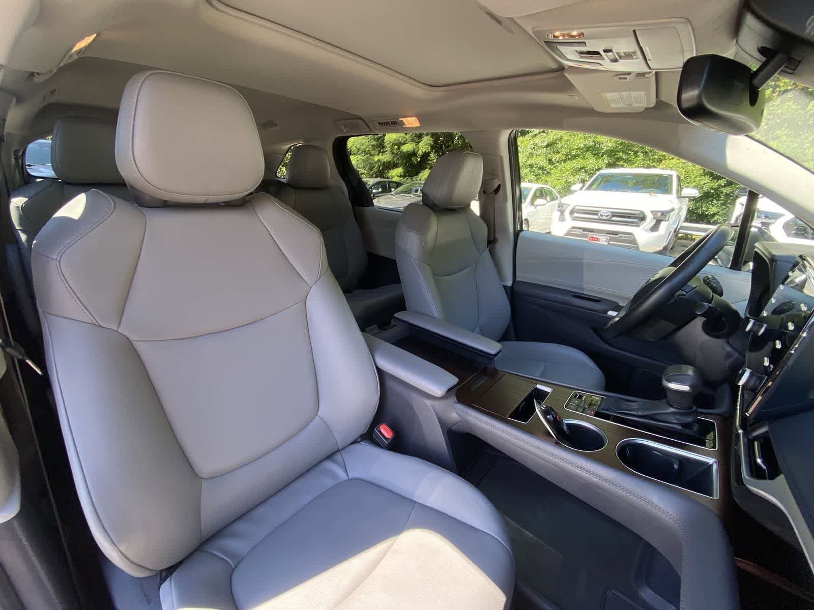 Thumbnail: 2024 Toyota Sienna - 22
