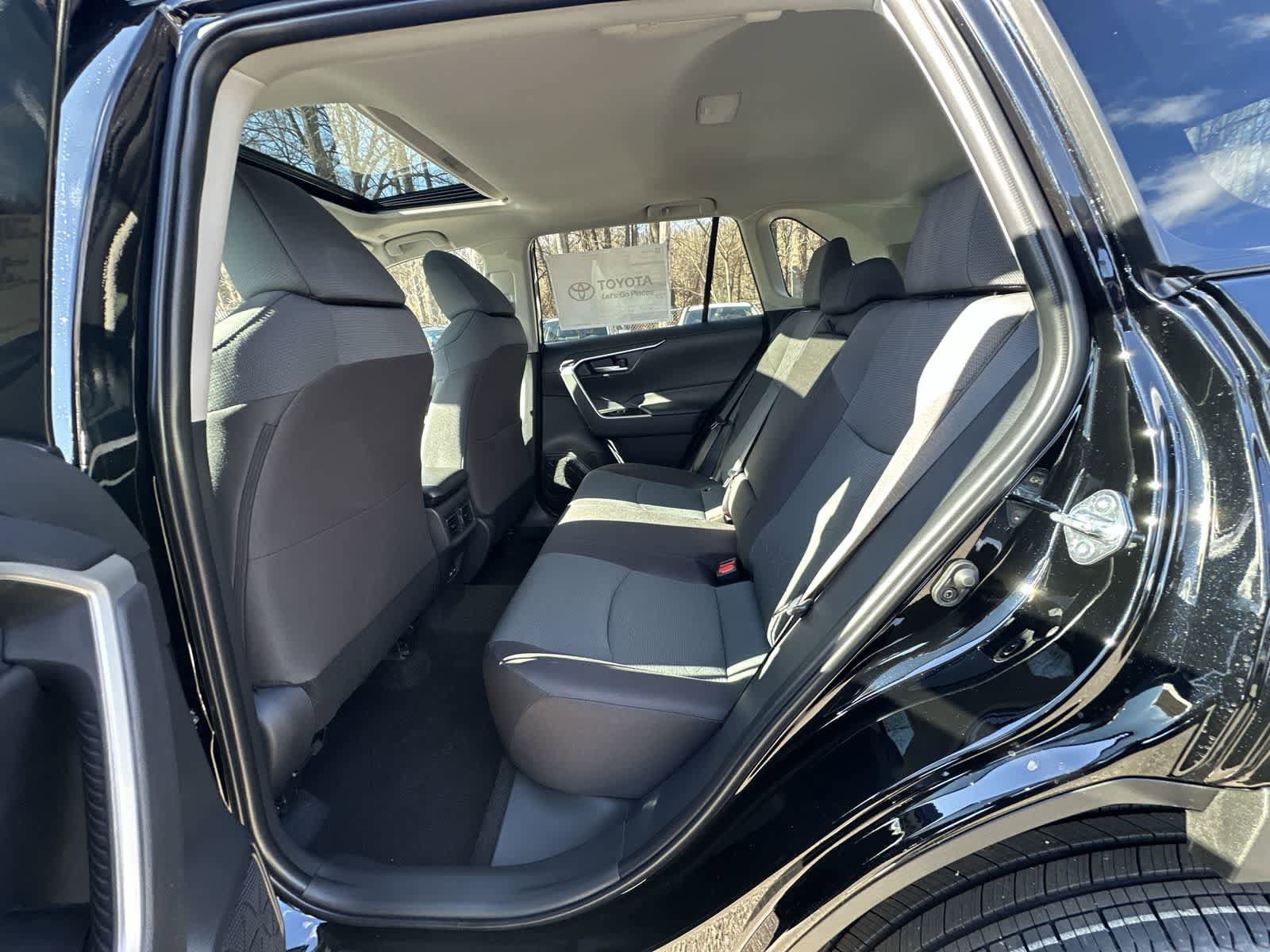 Thumbnail: 2025 Toyota RAV4 - 33