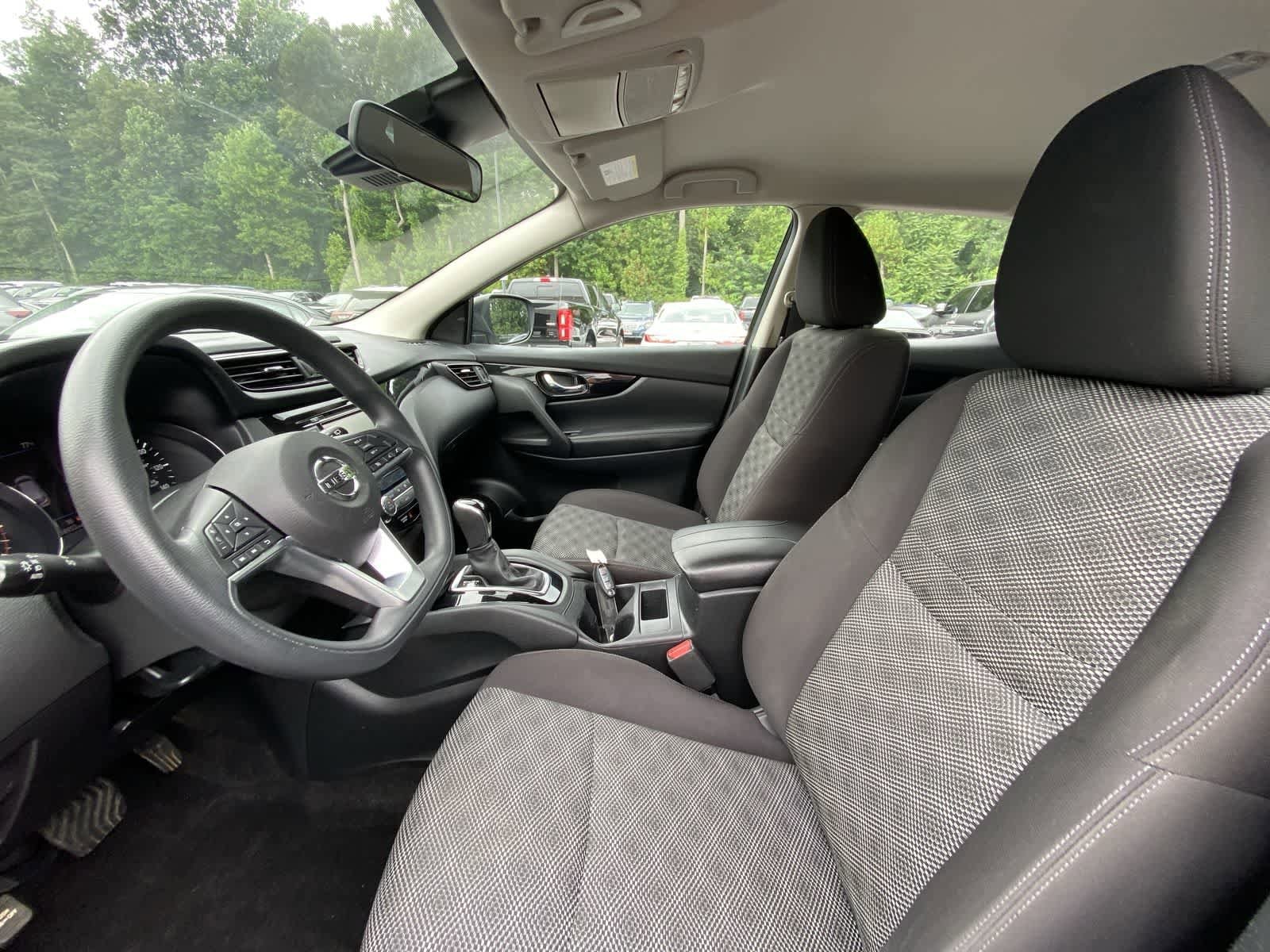 Thumbnail: 2019 Nissan Rogue Sport - 16