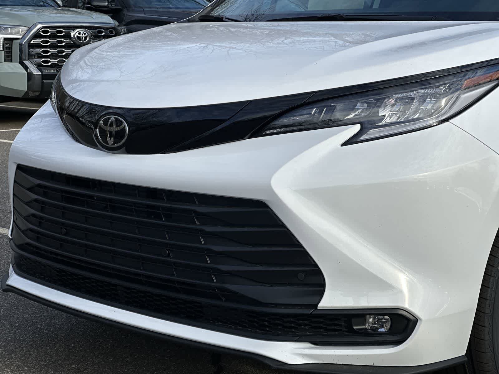 Thumbnail: 2026 Toyota Sienna - 11