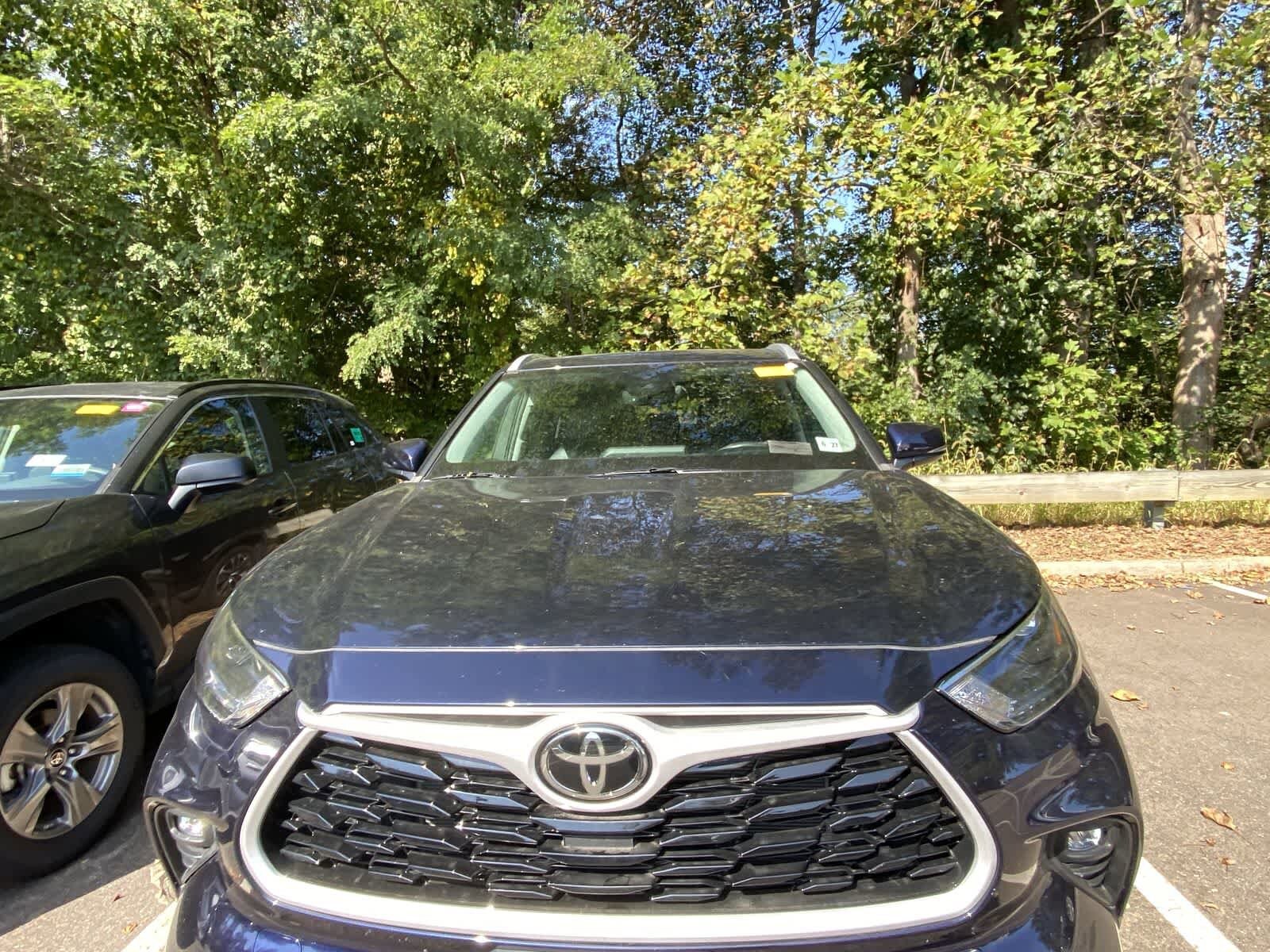 2022 Toyota Highlander XLE photo 2
