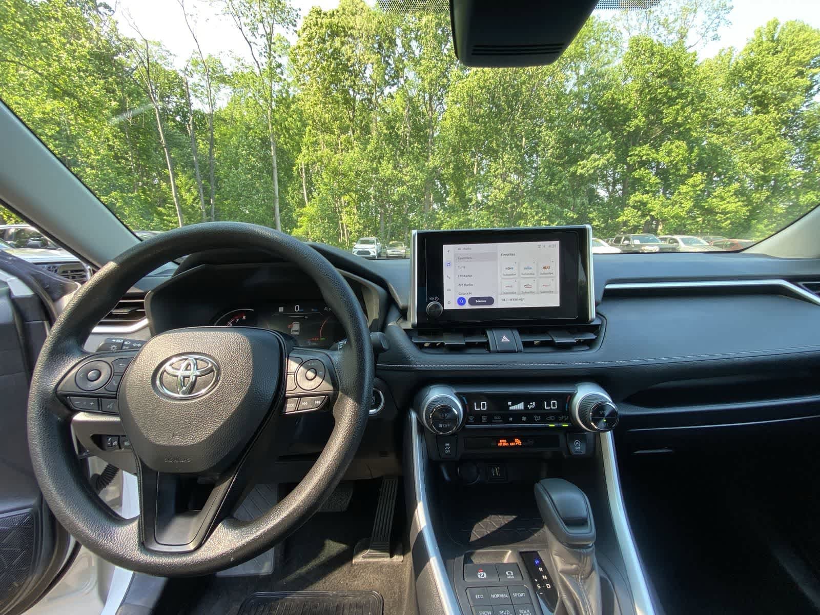 Thumbnail: 2025 Toyota RAV4 - 21