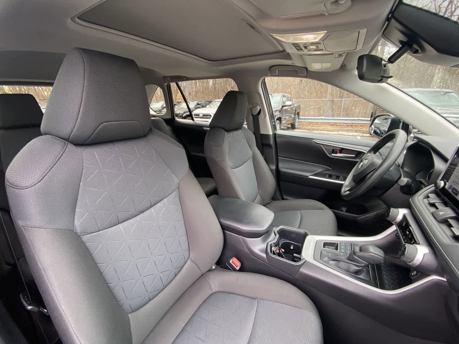 Thumbnail: 2025 Toyota RAV4 - 27