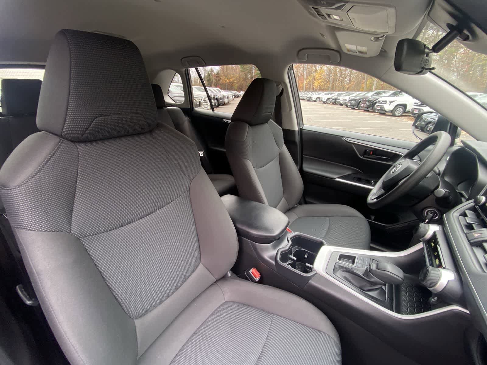 Thumbnail: 2025 Toyota RAV4 - 27