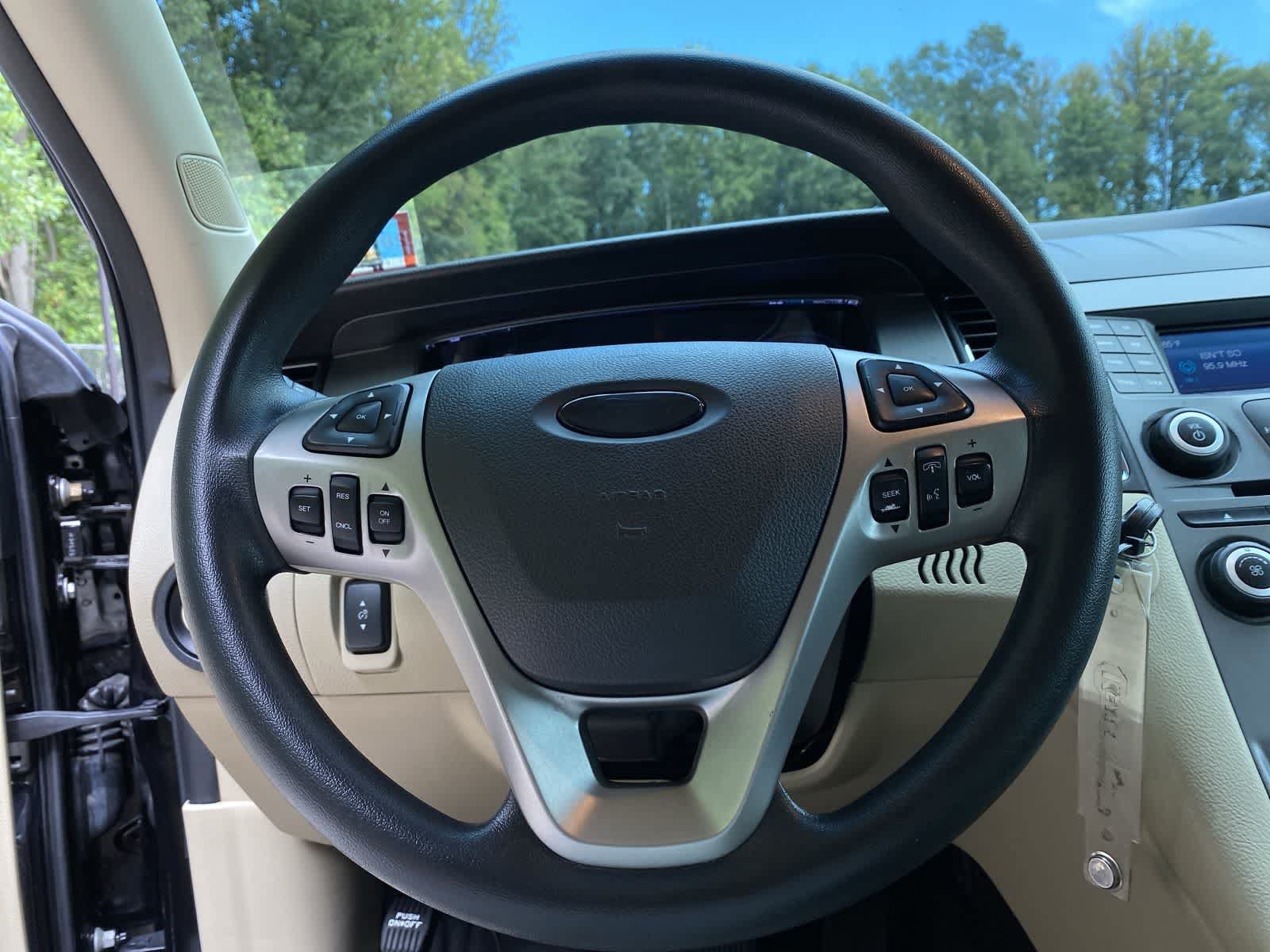2019 Ford Taurus SE - Photo 29