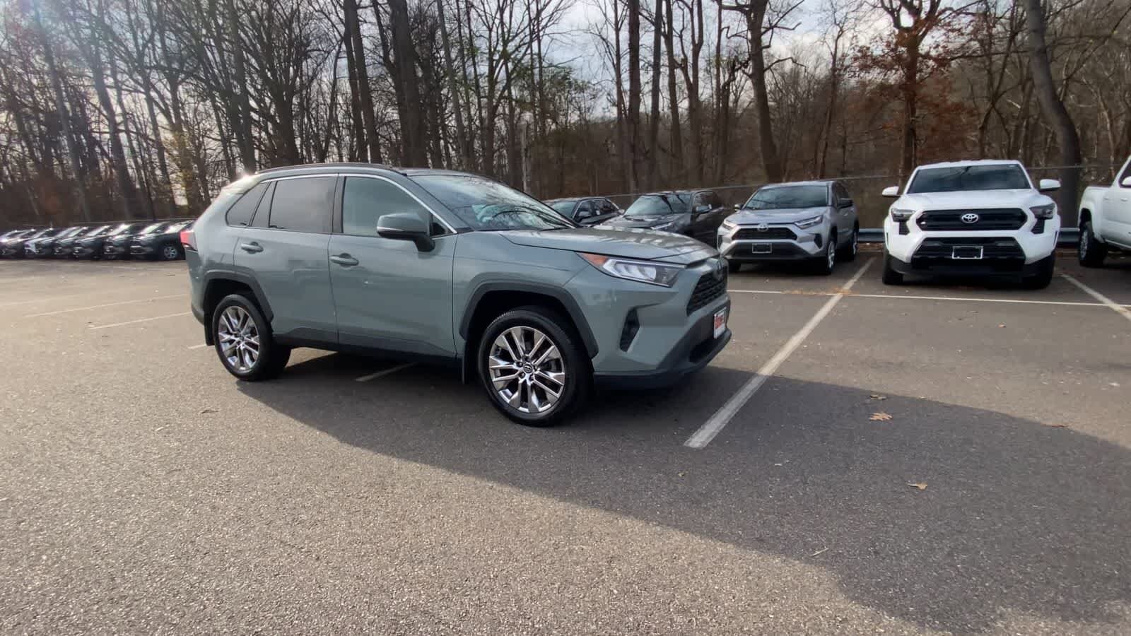 2021 Toyota RAV4 XLE Premium photo 4