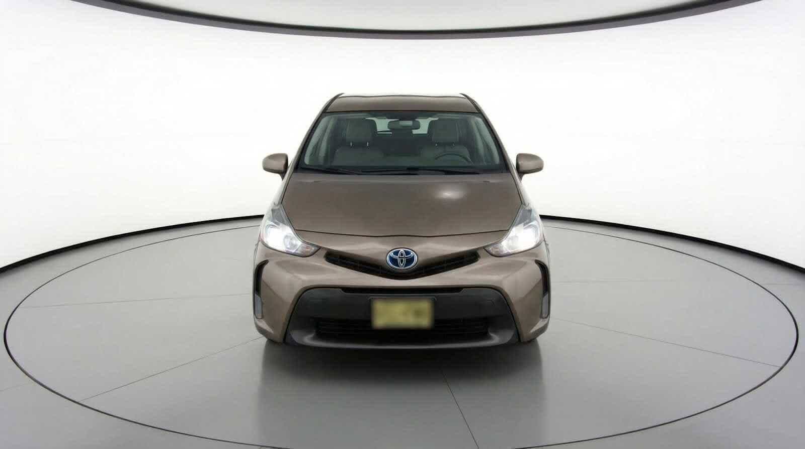 Thumbnail: 2015 Toyota Prius v - 2