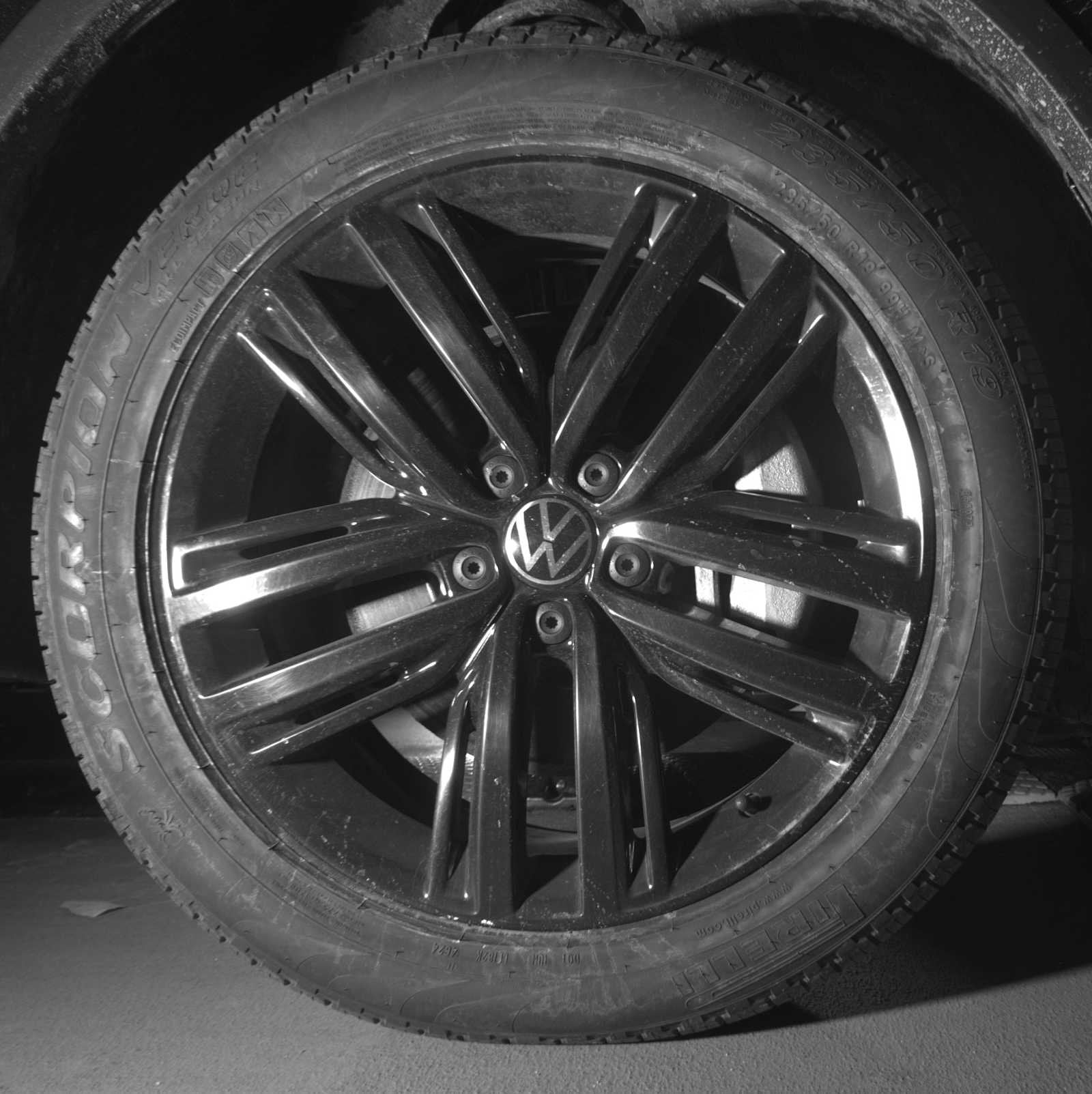 Thumbnail: 2022 Volkswagen Tiguan - 6