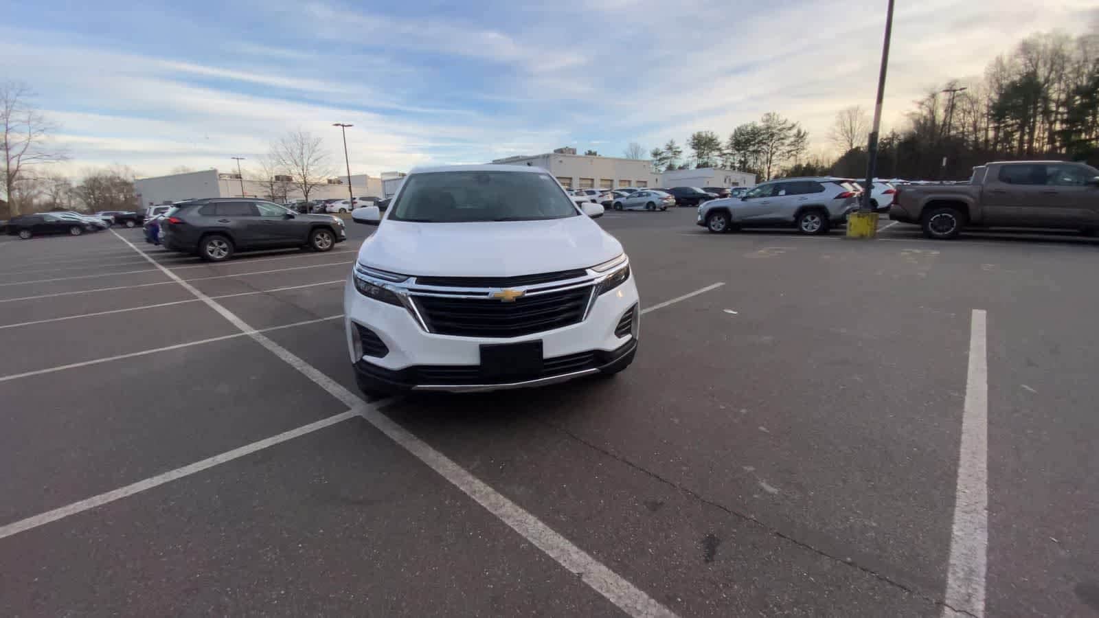 Thumbnail: 2022 Chevrolet Equinox - 10