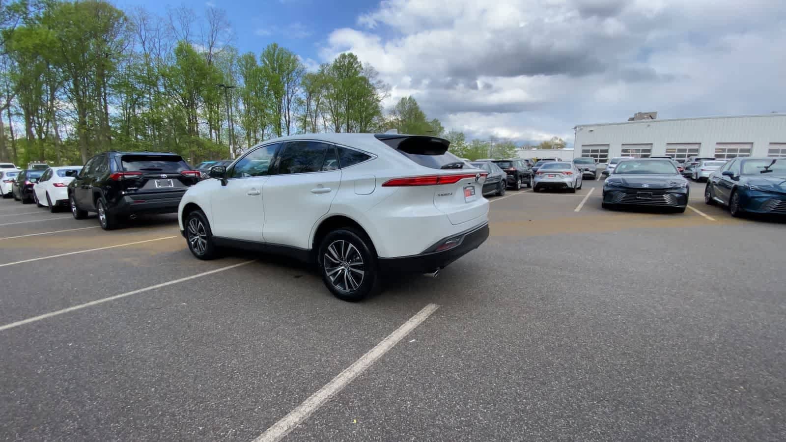 Thumbnail: 2023 Toyota Venza - 6