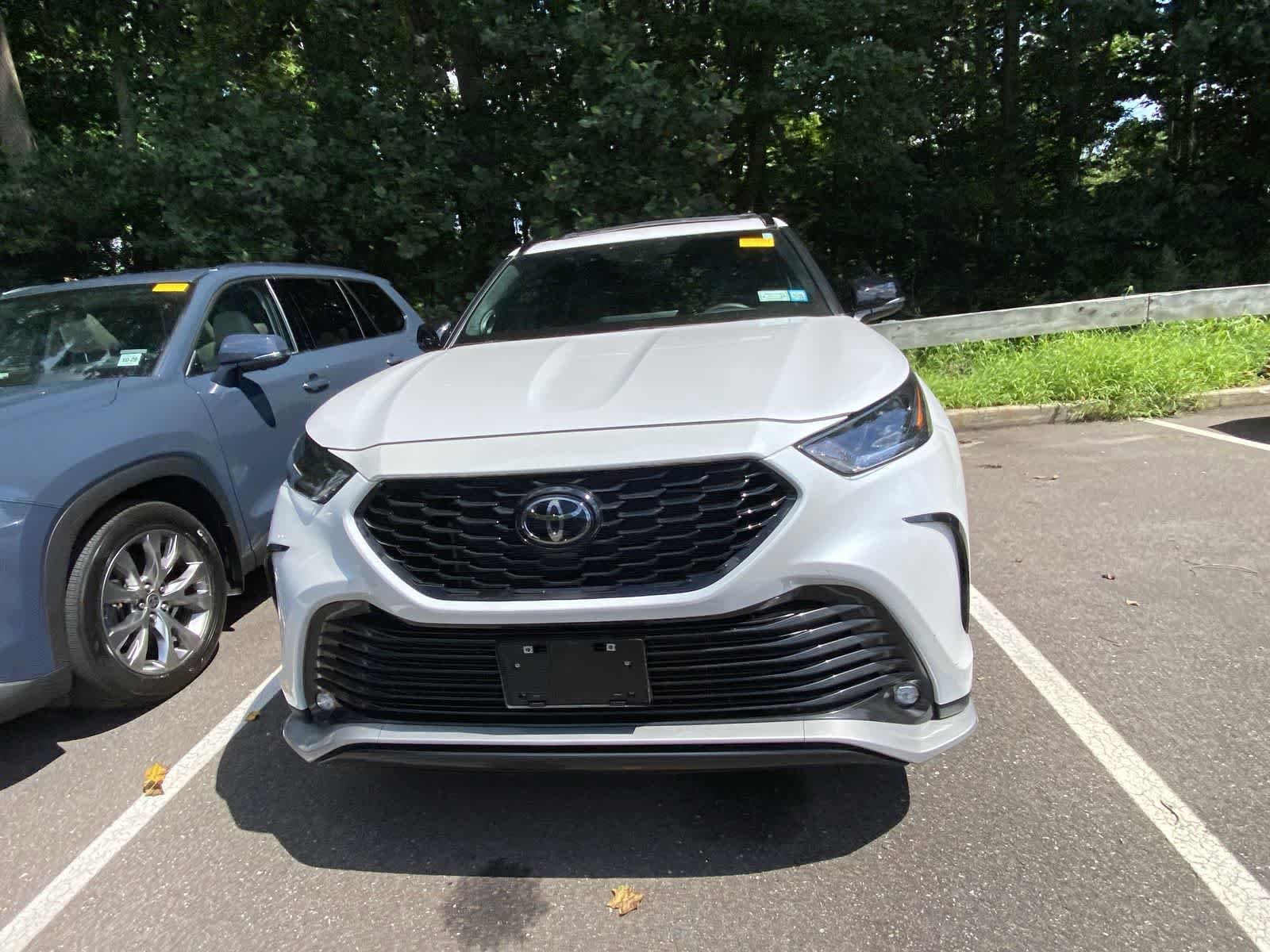 Thumbnail: 2023 Toyota Highlander - 2