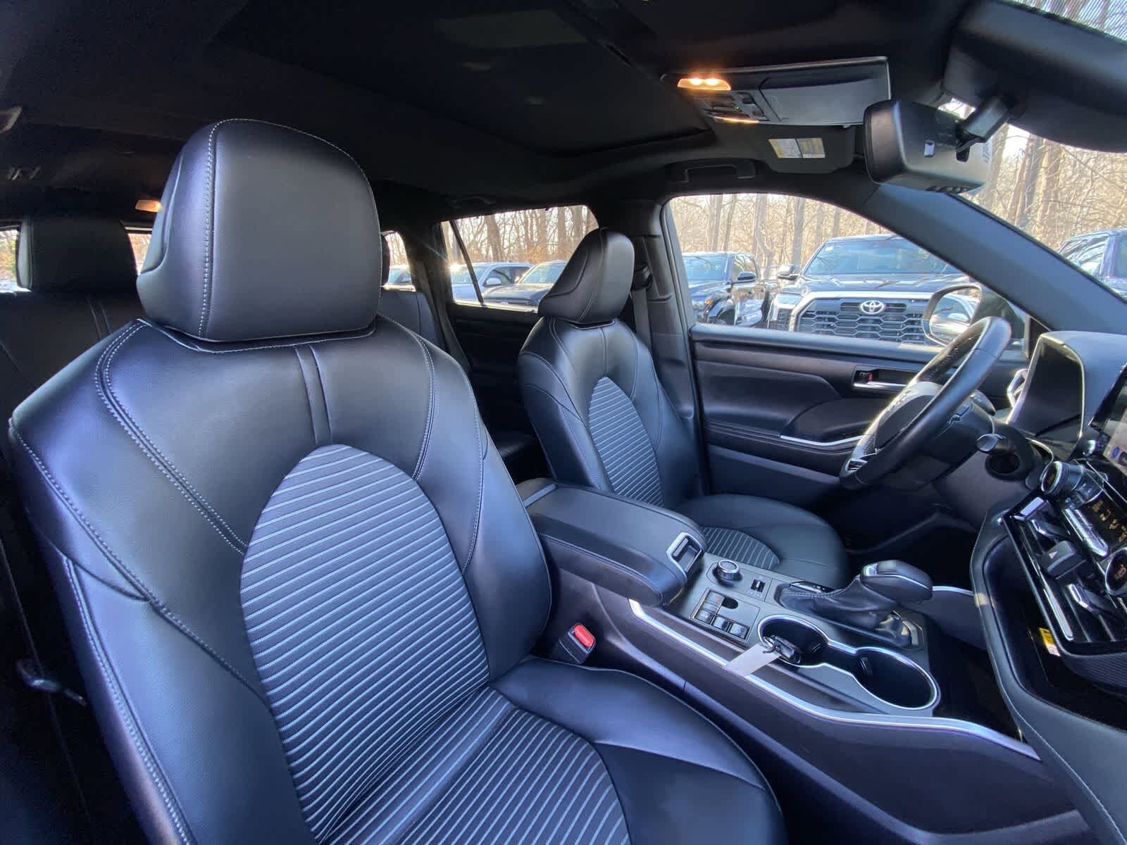 Thumbnail: 2025 Toyota Highlander - 25