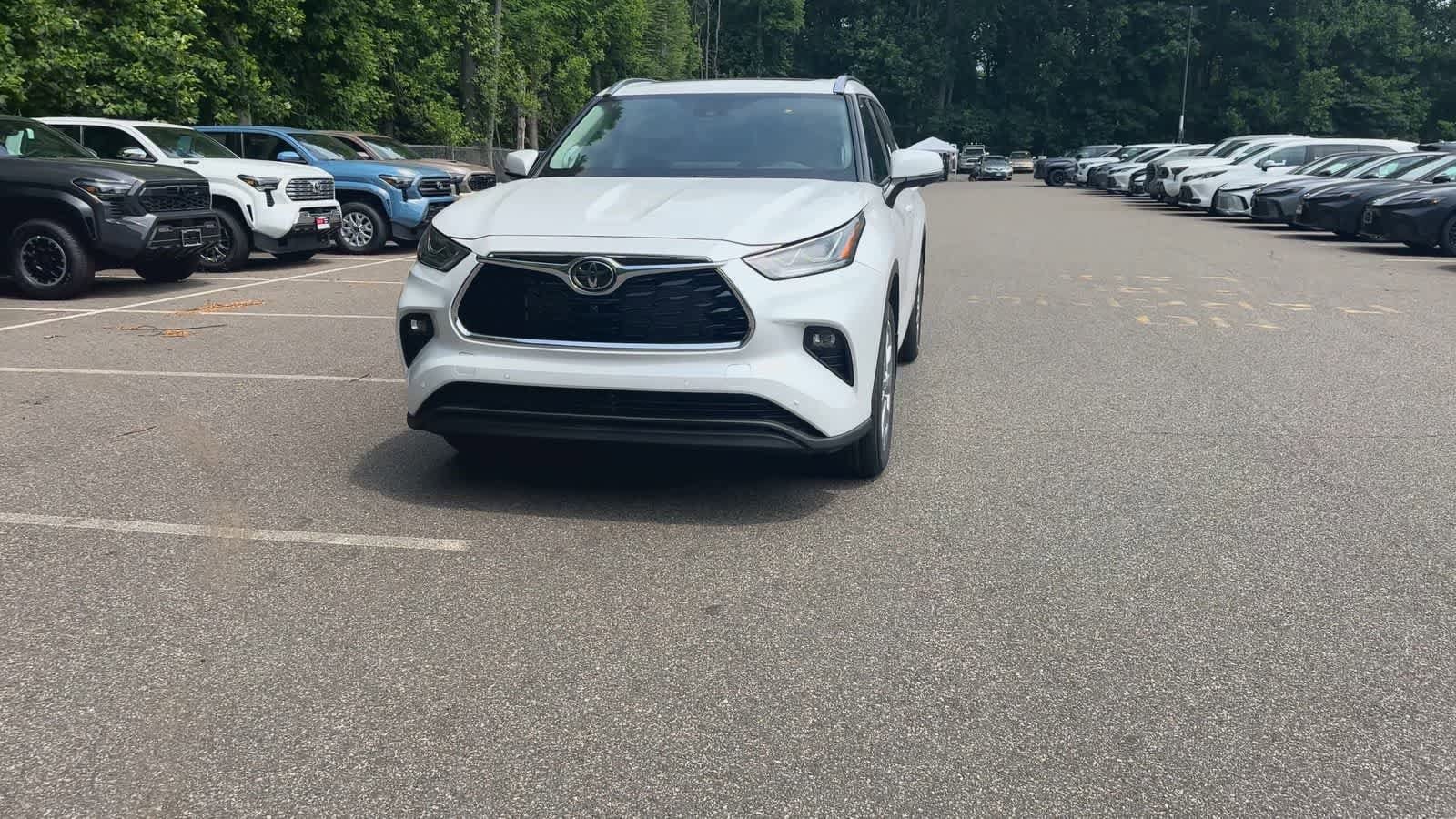 Thumbnail: 2026 Toyota Highlander - 3