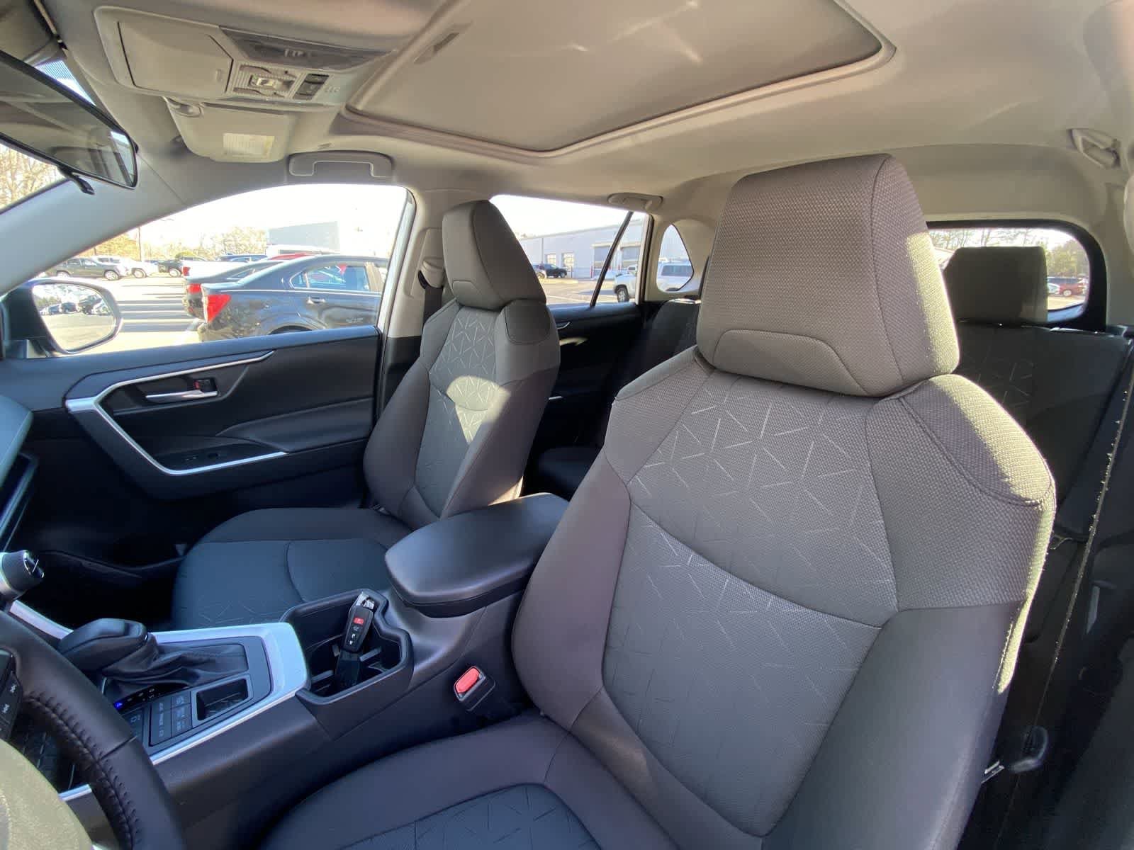 Thumbnail: 2025 Toyota RAV4 - 25