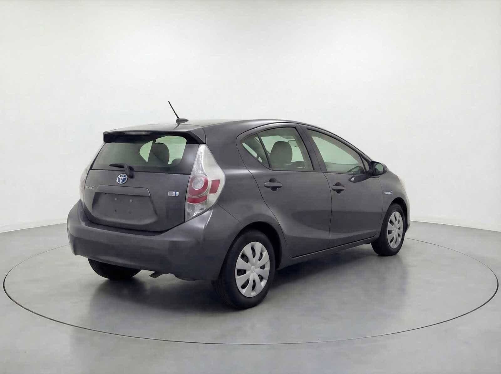 Thumbnail: 2012 Toyota Prius c - 5