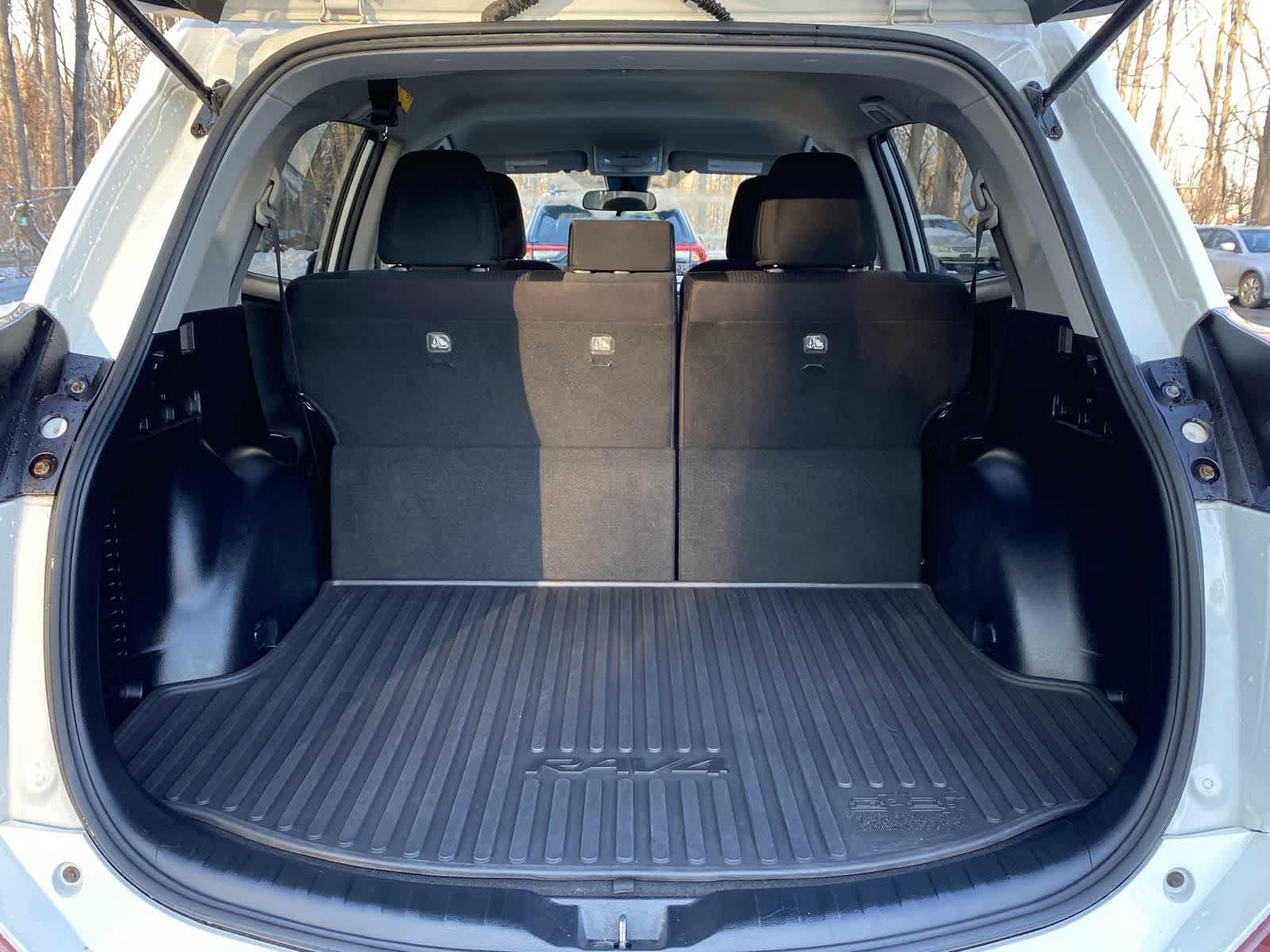 Thumbnail: 2018 Toyota RAV4 - 15