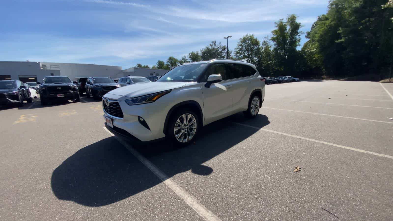 2023 Toyota Highlander Limited Platinum XLE XSE photo 4