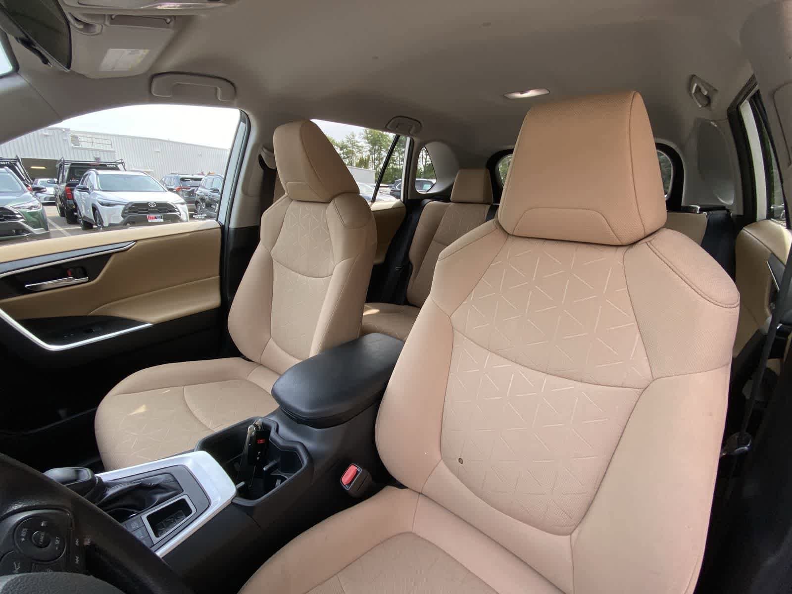 Thumbnail: 2022 Toyota RAV4 - 17