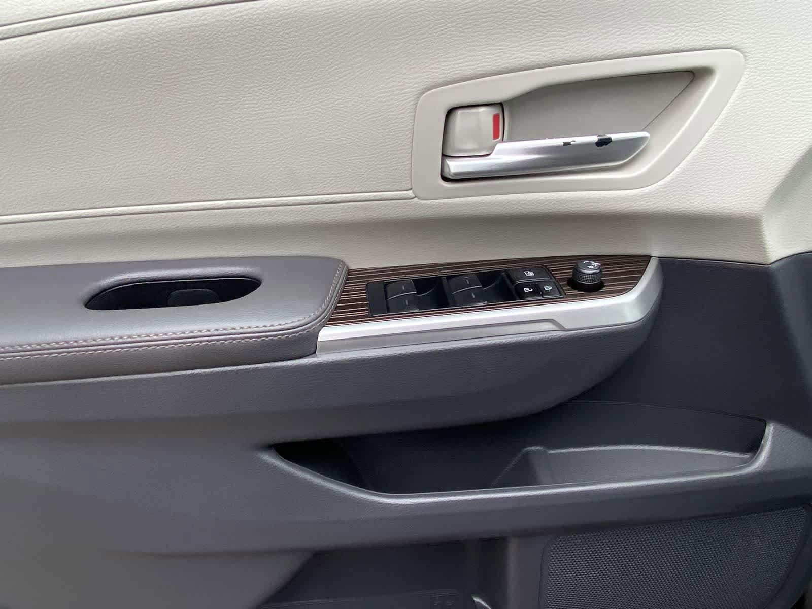 Thumbnail: 2024 Toyota Sienna - 16