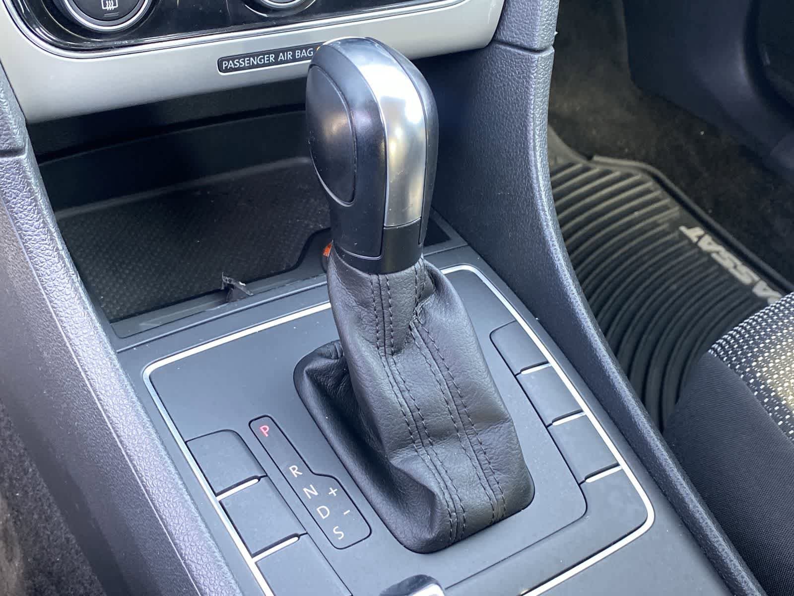 Thumbnail: 2016 Volkswagen Passat - 35