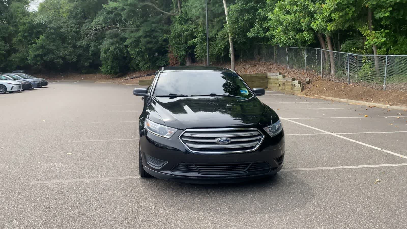 2019 Ford Taurus SE - Photo 6