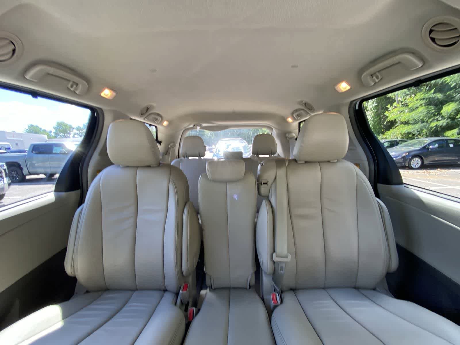 Thumbnail: 2014 Toyota Sienna - 25