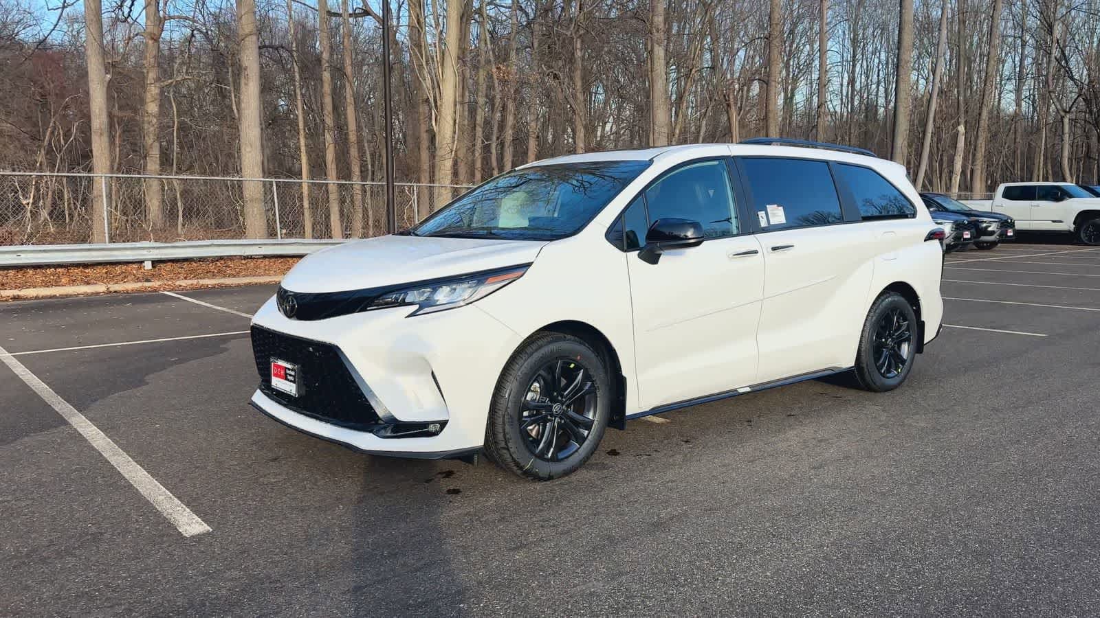 Thumbnail: 2026 Toyota Sienna - 4