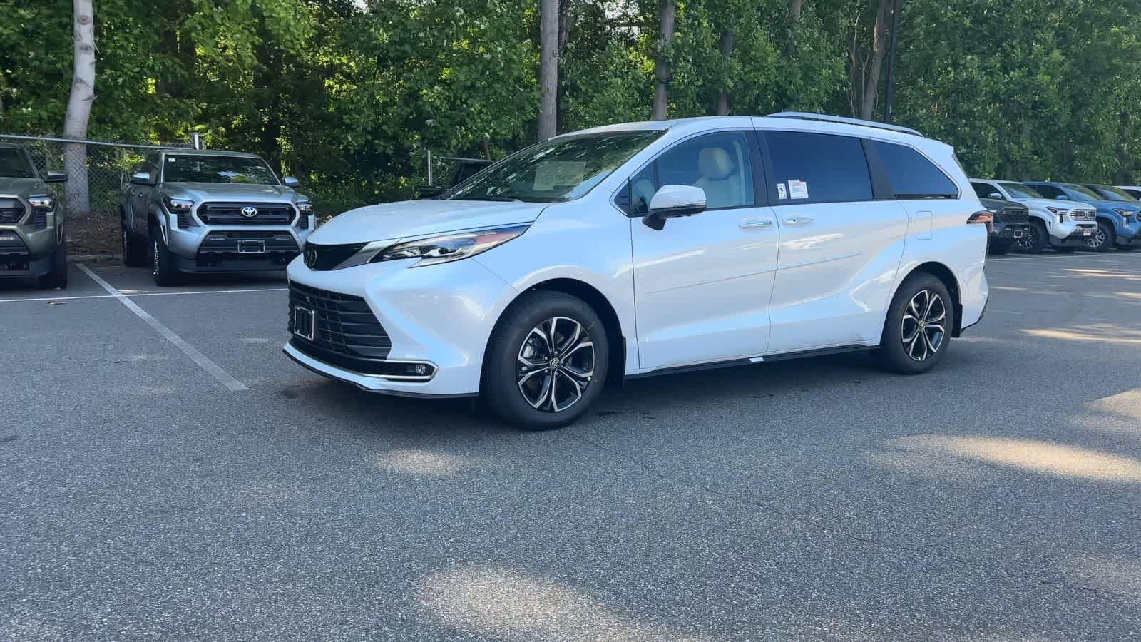 Thumbnail: 2026 Toyota Sienna - 4