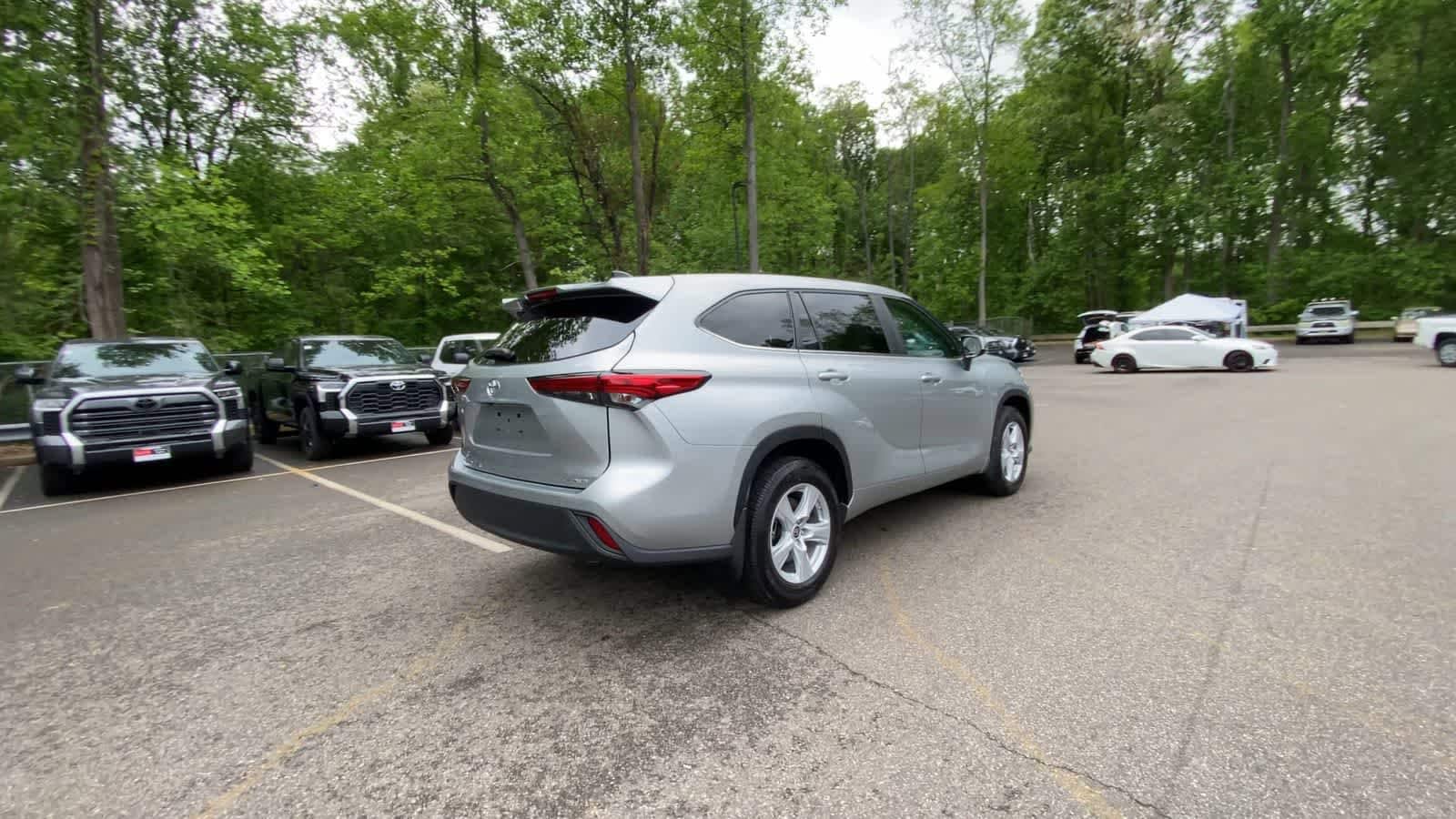 Thumbnail: 2023 Toyota Highlander - 7